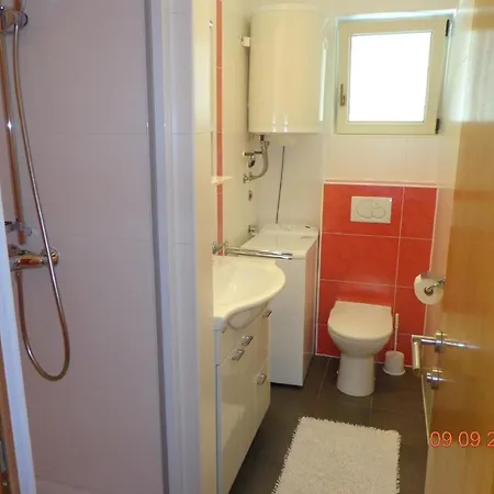 Apartment Modernes Mit Drei Balkonen Mit Meerblick, In Der Naehe Des Strandes Und Des Zentrums, Mit Einem Gemeinschaftlichen Partyraum Liznjan